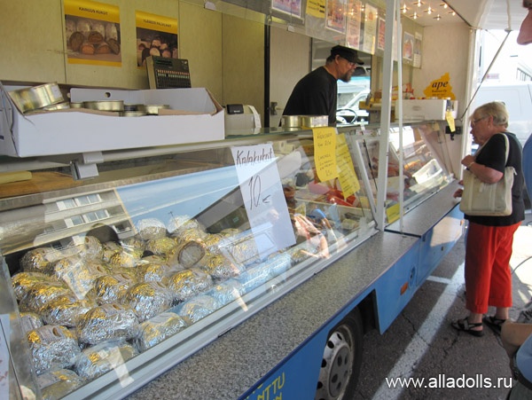 Ярмарка на площади. "Мобильная торговая точка" с мясными деликатесами