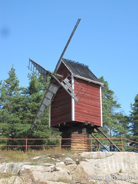 Одна из достопримичатеностей Кархулы - ветряная мельница