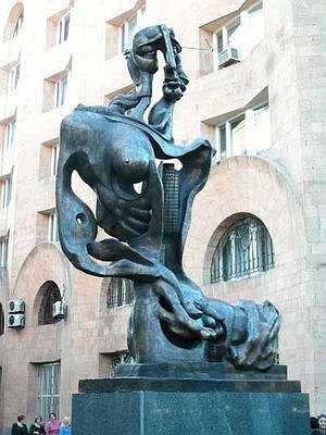 Памятник “Melancholy”.  Ереван, Армения.Ерванд Кочар.