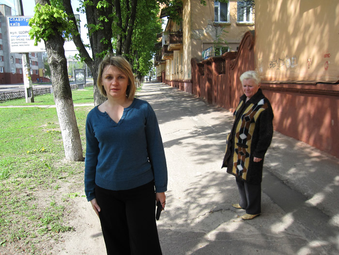 Я с мамой на любимой каштановой "аллее"