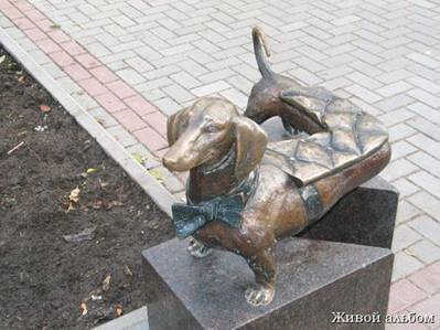 Зеленогорск. Такса-скамейка