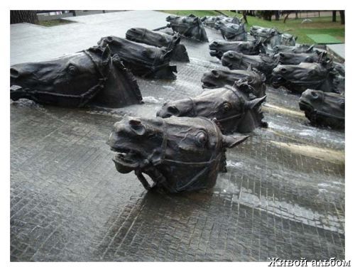 Москва. Гоголевский бульвар. Тонущие лошади.