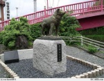 Статуя Хачико перед Музеем Собак Акита.