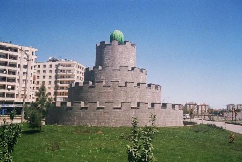 памятник арбузу в Диярбакыре, Турция.