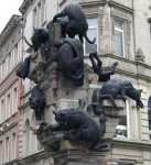 Памятник бездомным котам в Германии