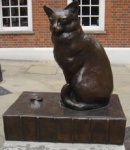 В 1996 году мэр Лондона торжественно открыл памятник коту Ходжу — любимцу Сэмюэля Джонсона